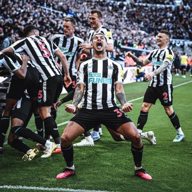 开云体育下载-【英超】威震天！威洛克+威尔逊双头球，纽卡2比0曼联